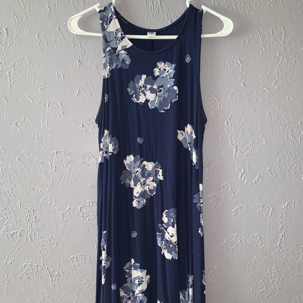 Knee length Old Navy blue floral t-shirt dress